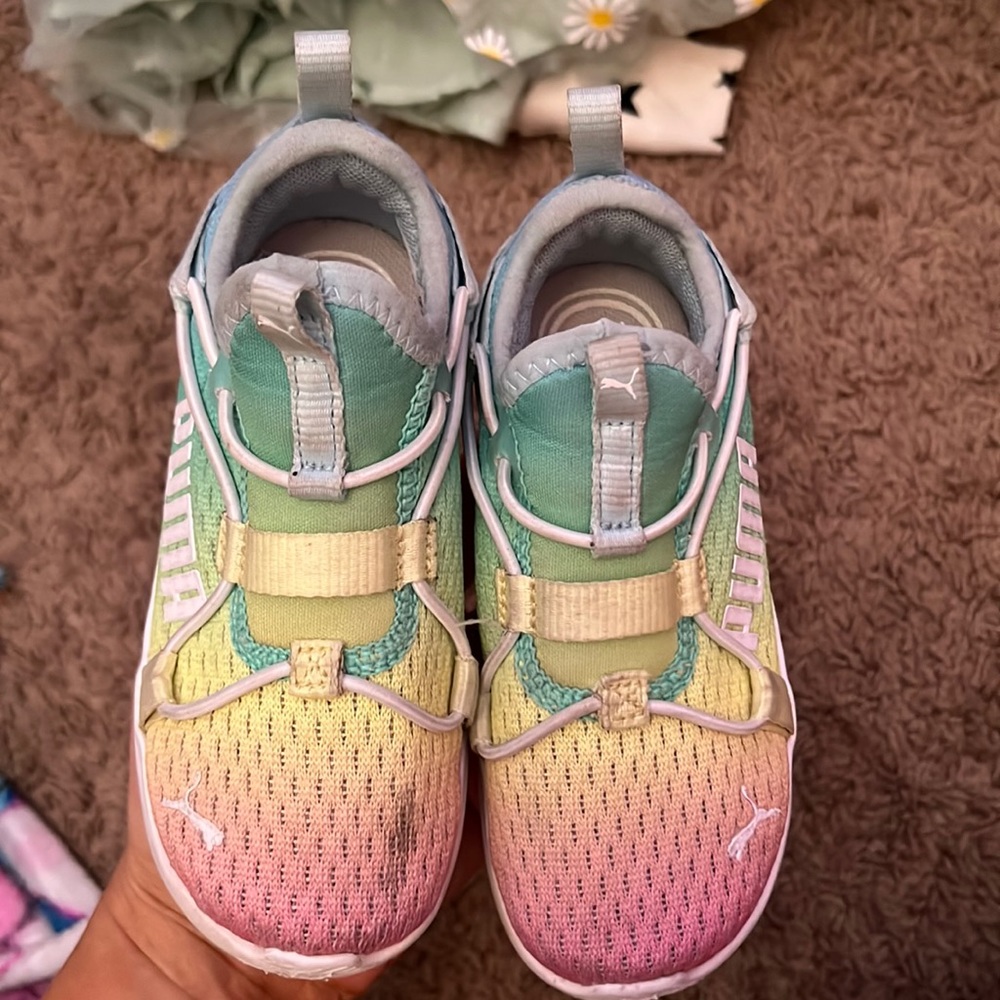 Like new pumas size 9C (toddler 9)
